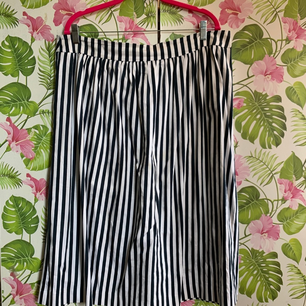 Ann Taylor pinstripe midi skirt with pockets! - Picture 2 of 3